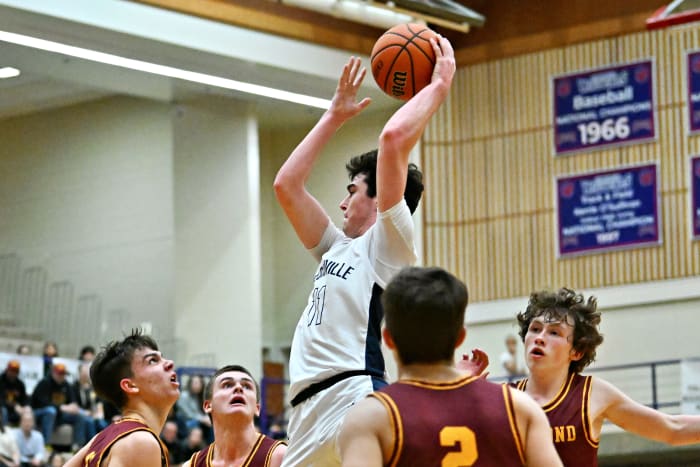 a Wilsonville Redmond 5A Oregon boys basketball quarterfinal 2024 Leon Neuschwander 54